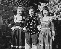 006 im Schwarzwald Mama Kätha, Papa Franz und Lisbeth zu Besuch im Schwarzwald wo Tante Julchen ihre Ausbildung gemacht hat