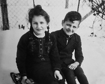 1940 Die Geschwister Katharina und Jakob