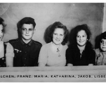 1943PapaSoldat Wie auf dem Bild vermerkt: Julchen, Franz, Maria, Katharina, Jakob, Lisbeth