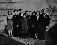 1952FamAntonGaertner Kätha, Franz, Jakob, Papa Anton, vorne Margot, dahinter Lisbeth, Mama Katharina, Katharina, Maria, Thoma´´ Jakob, ganz rechts Valentin Leibfried - erster Mann...
