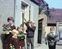 066FronleichnamKinder Fronleichnam 1963, Maria, Juliane, Ingeborg, Jakob, Andreas
